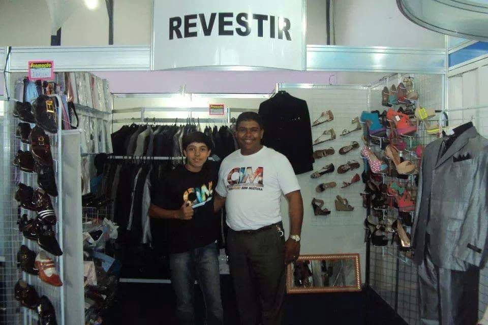 Gabriel Almeida com o pai, Gildásio Alves, no início da Revestir
